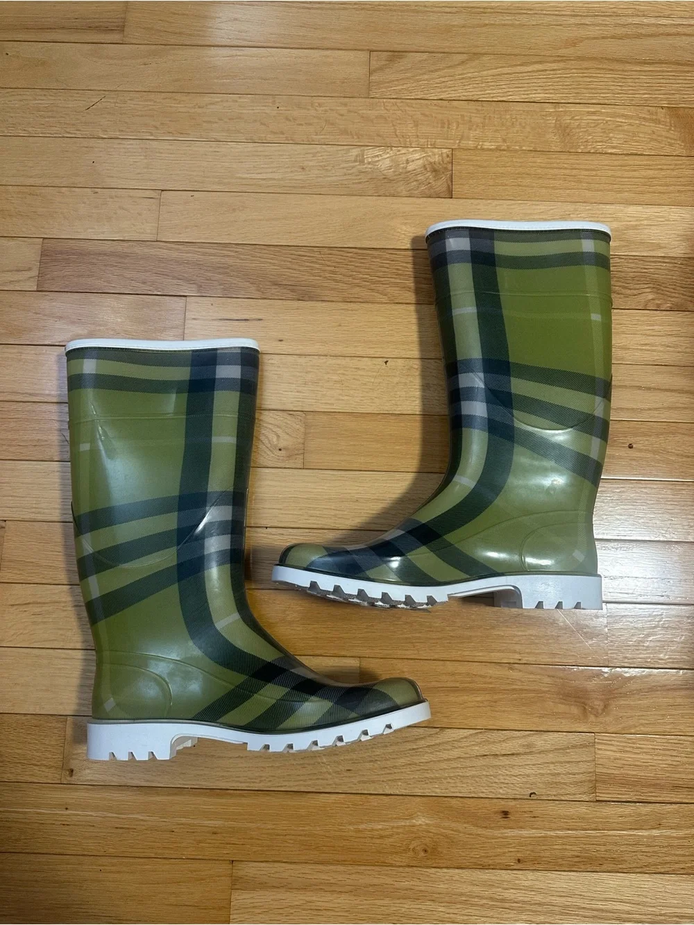 Burberry Green Plaid Rain Boots with White Soles Size 41